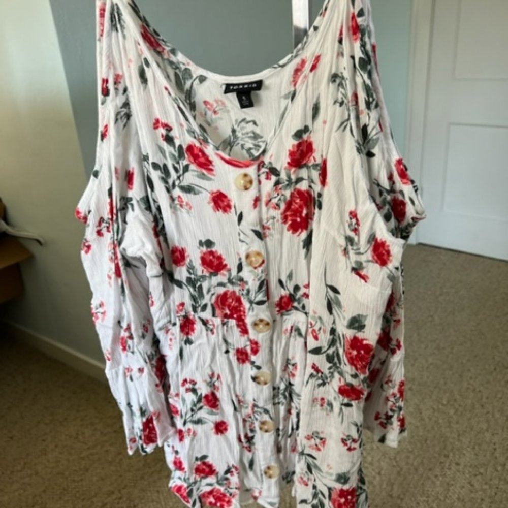 Torrid Floral crop top size 5